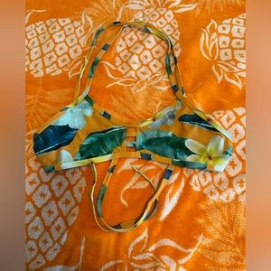 Leaf Jolyn Swim top